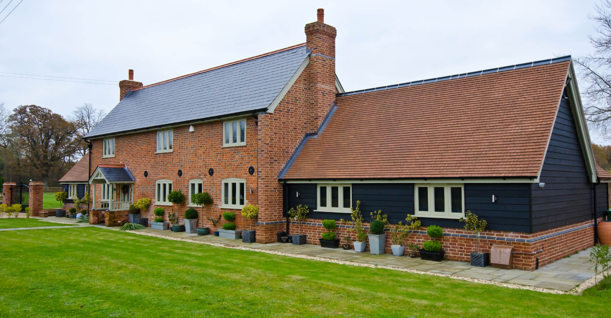 Contact roofers in Radlett